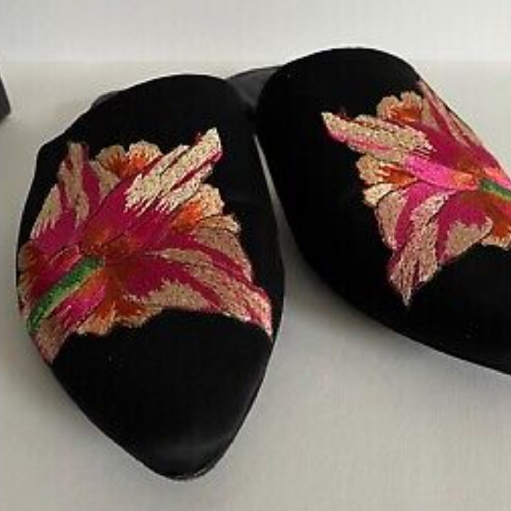 NATORIARRI SATIN EMBROIDERED SLIDE NWOT